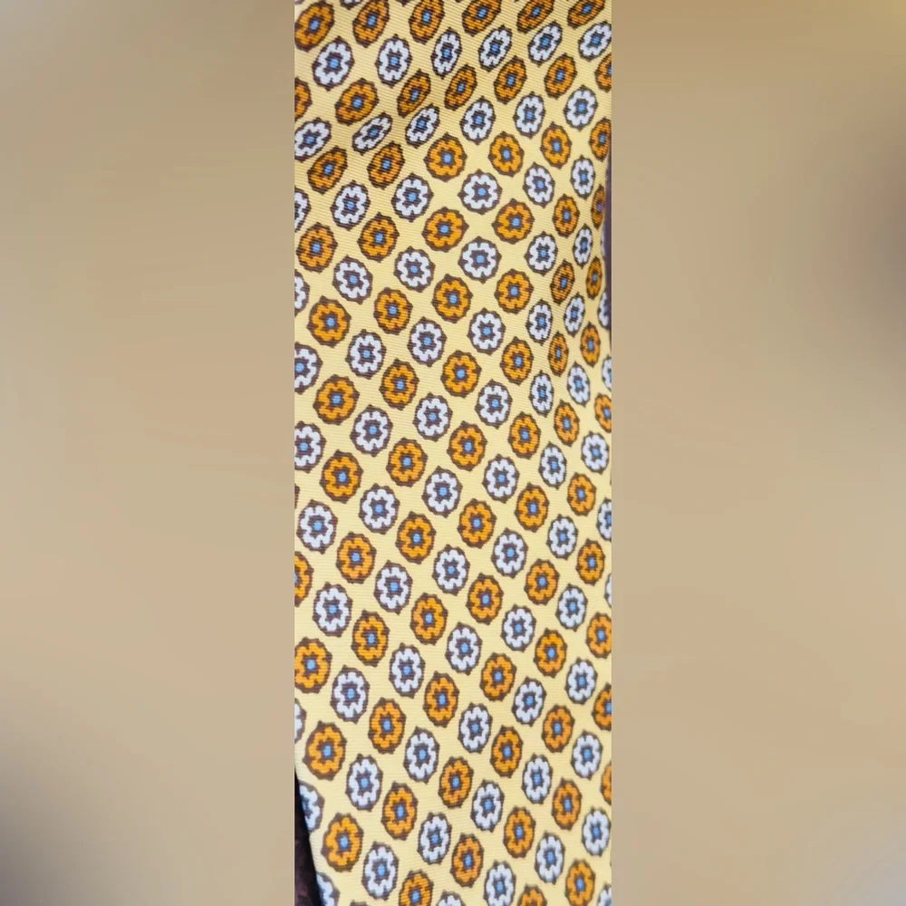 Brooks Brothers 346 Tie Men's‎ Gold Floral 100% Silk Necktie Handmade In USA